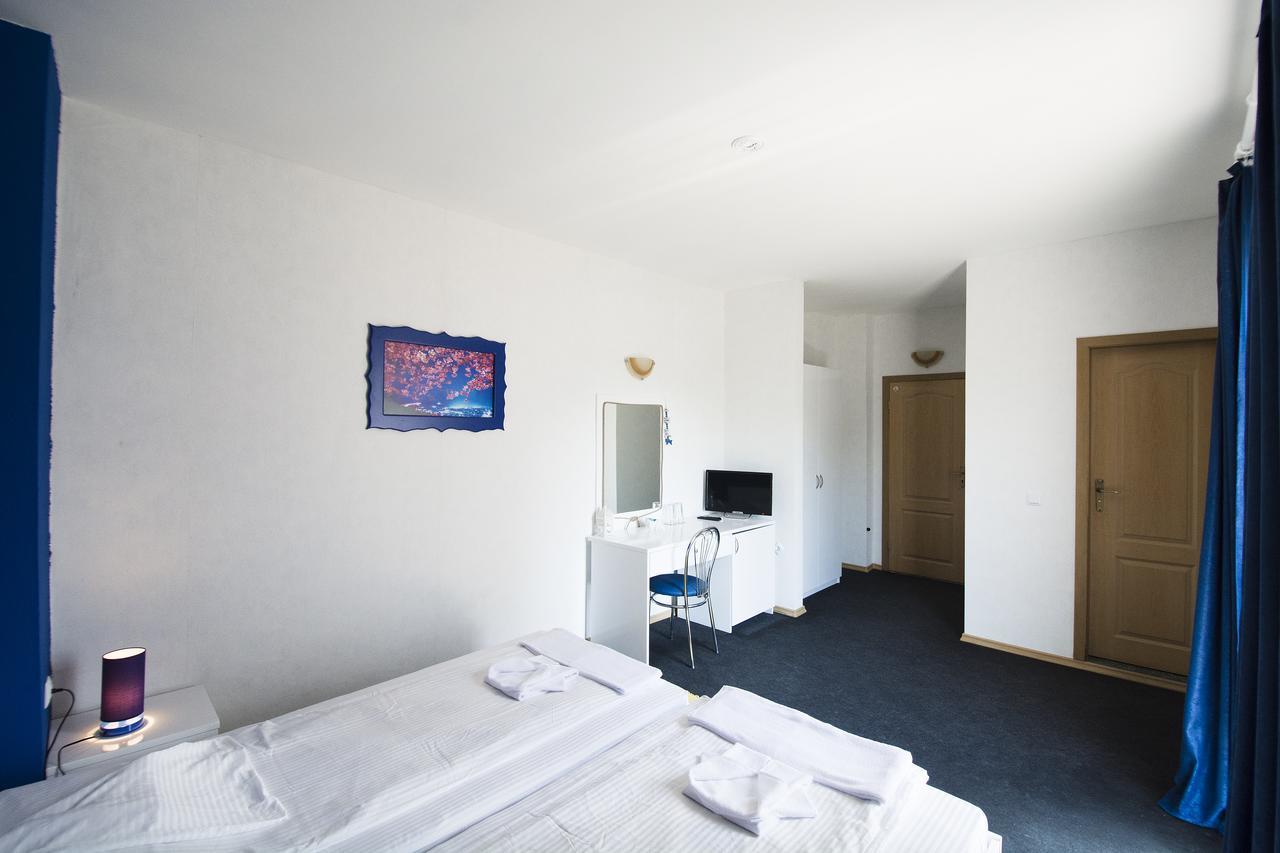 Family Hotel Four Seasons Tsarevo Esterno foto