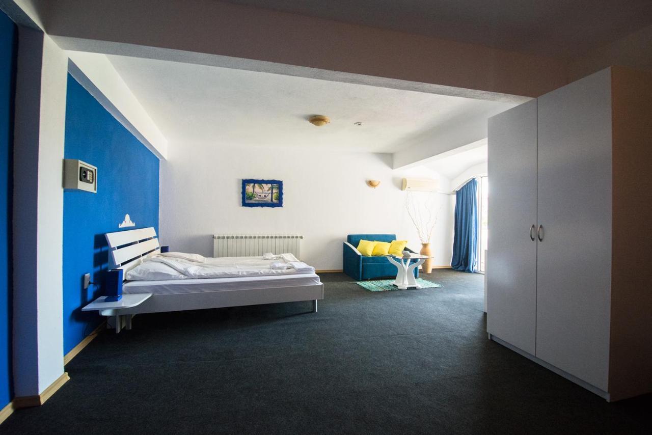 Family Hotel Four Seasons Tsarevo Esterno foto